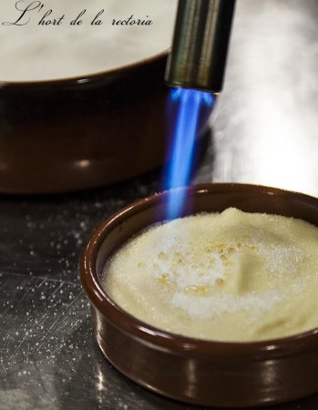 crema catalana casera , quemada al momento 